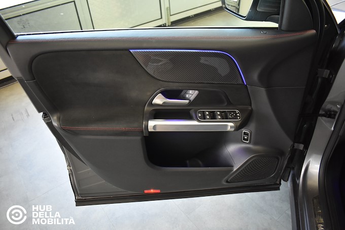 MERCEDES-BENZ GLB 200 d Automatic Premium